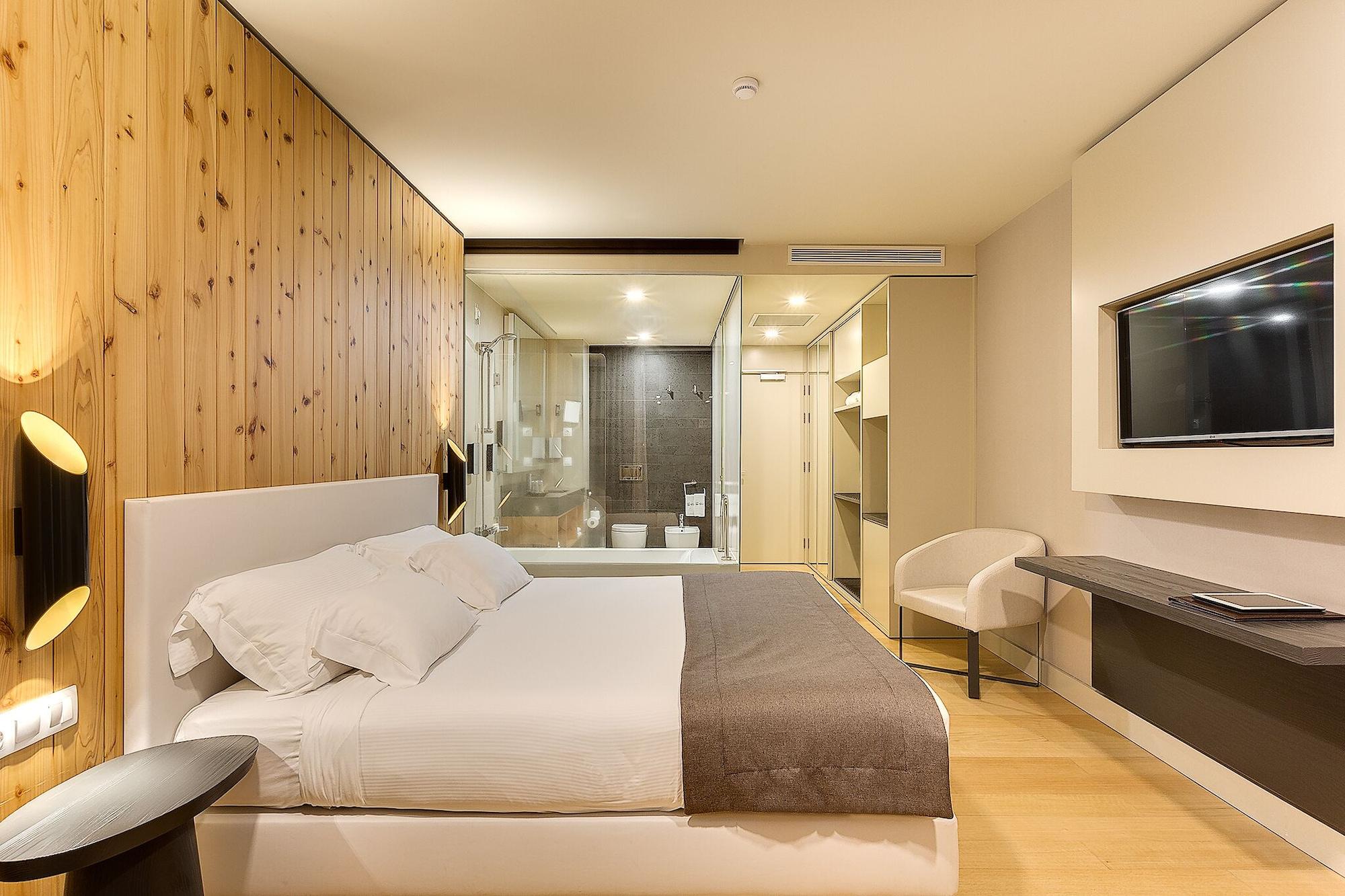Pedras Do Mar Resort & Spa Fenais da Luz Bagian luar foto A room at the hotel