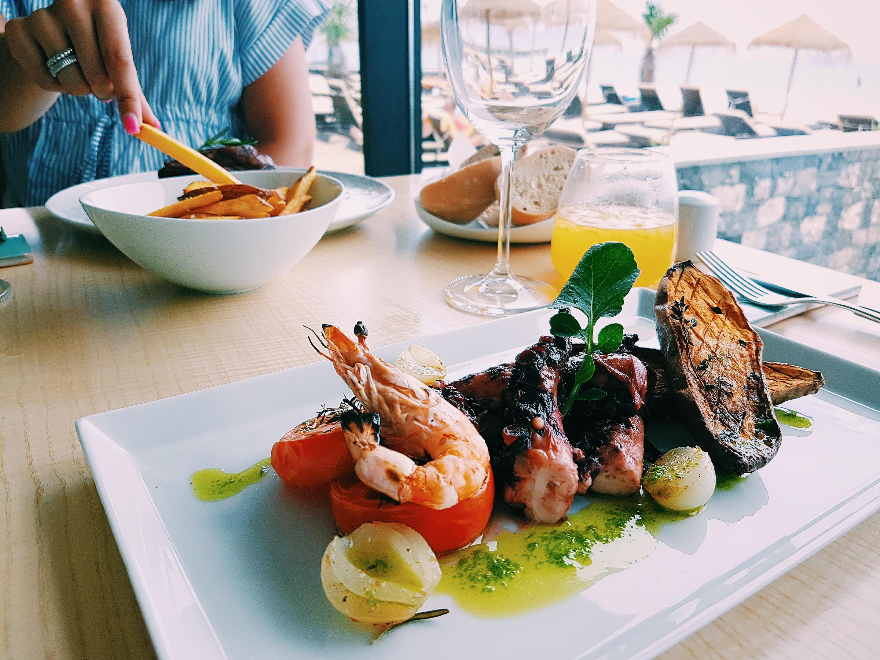 Pedras Do Mar Resort & Spa Fenais da Luz Bagian luar foto Seafood