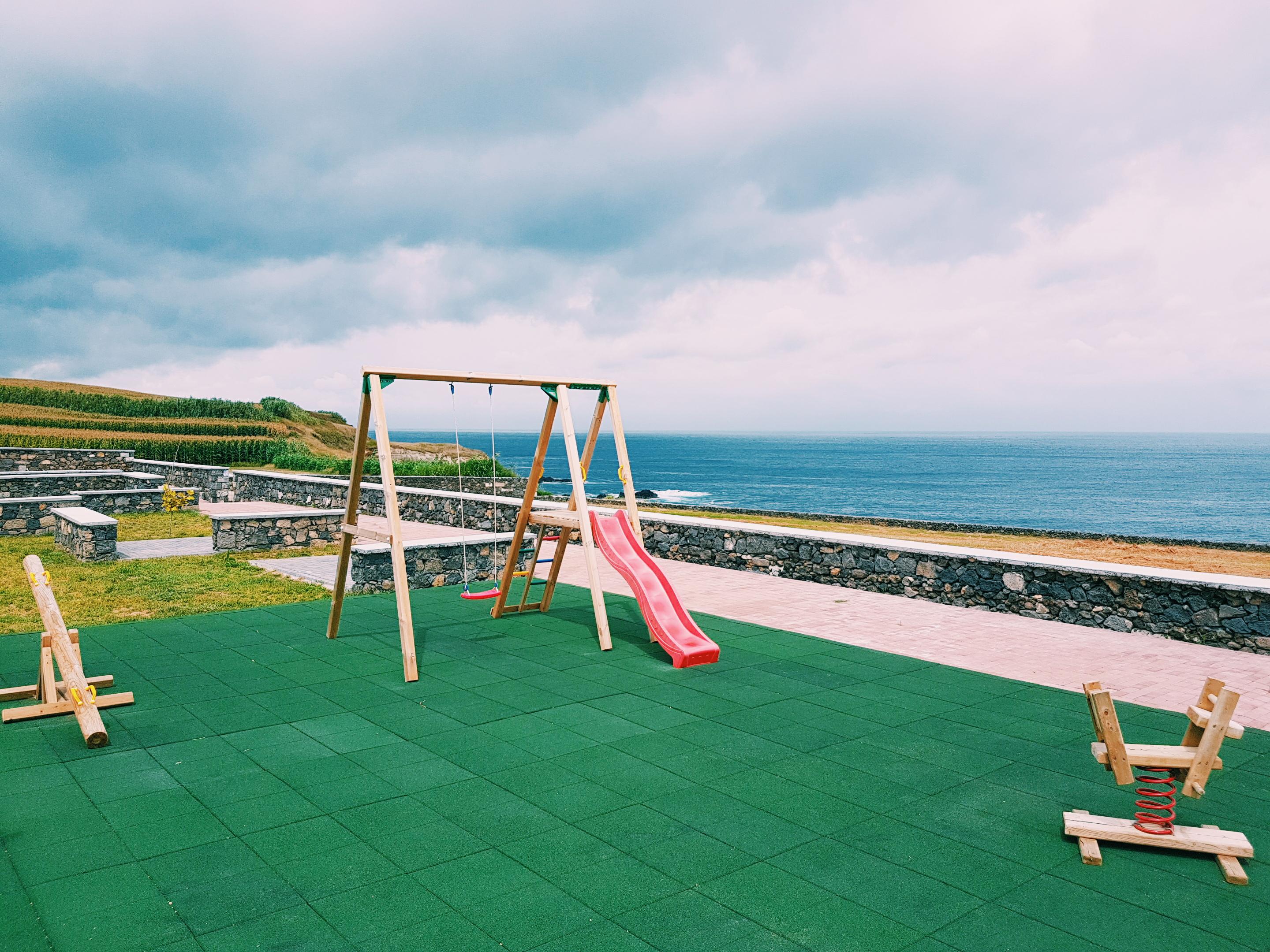 Pedras Do Mar Resort & Spa Fenais da Luz Bagian luar foto Playground in the village