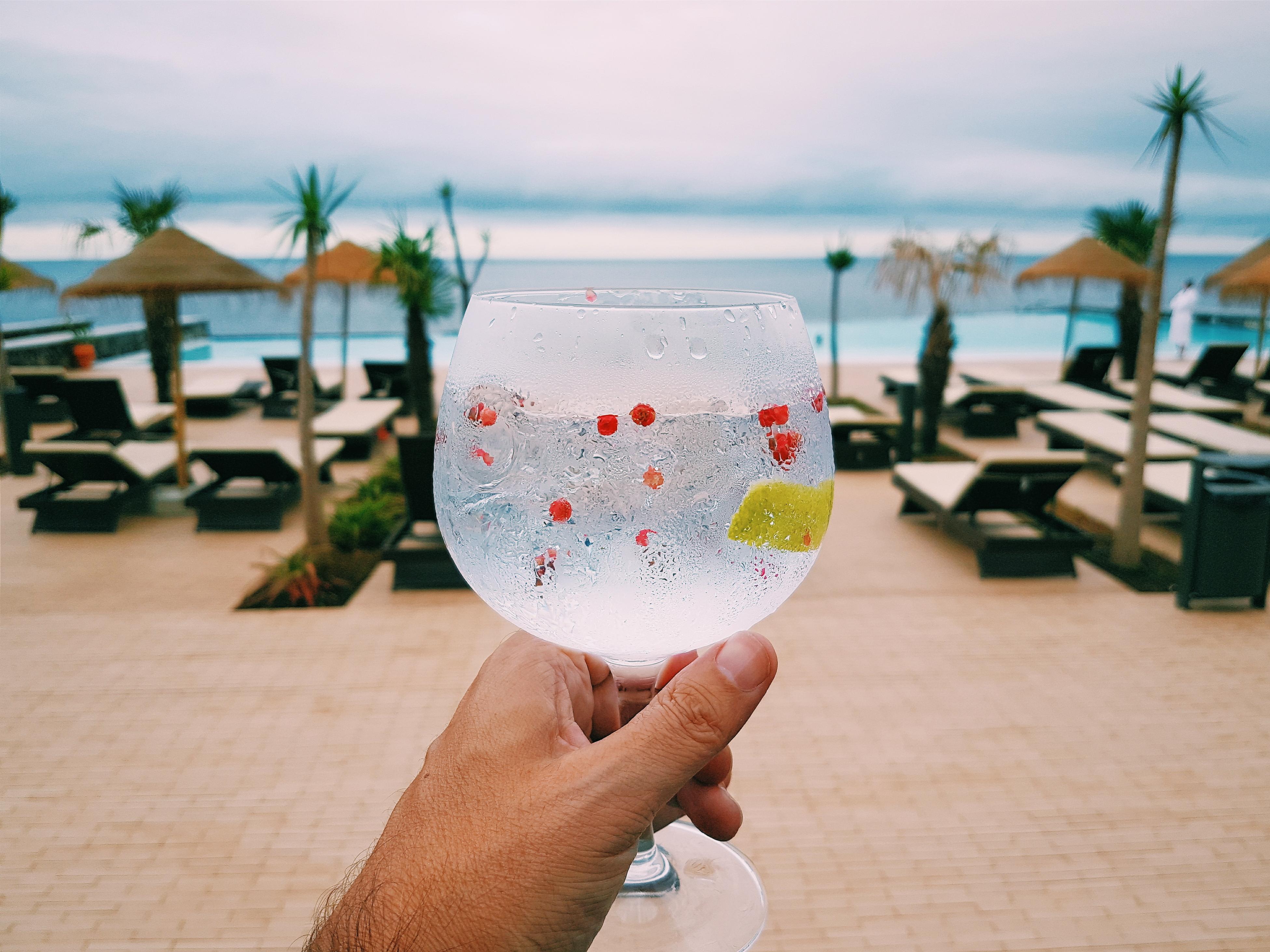 Pedras Do Mar Resort & Spa Fenais da Luz Bagian luar foto Gin and tonic