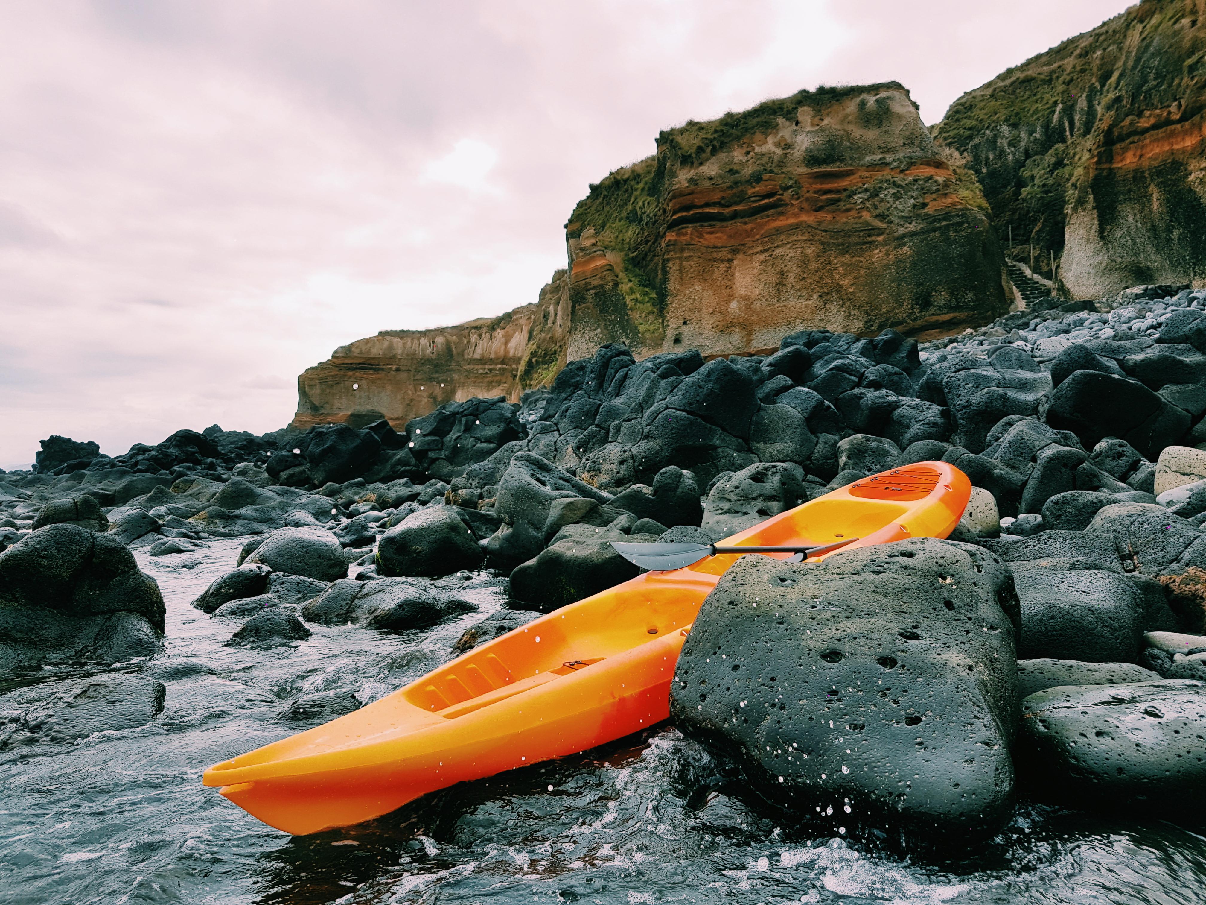 Pedras Do Mar Resort & Spa Fenais da Luz Bagian luar foto Kayaking at the Bay of Needles