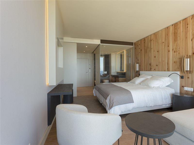 Pedras Do Mar Resort & Spa Fenais da Luz Bagian luar foto A room at the Hotel 7132 Summit