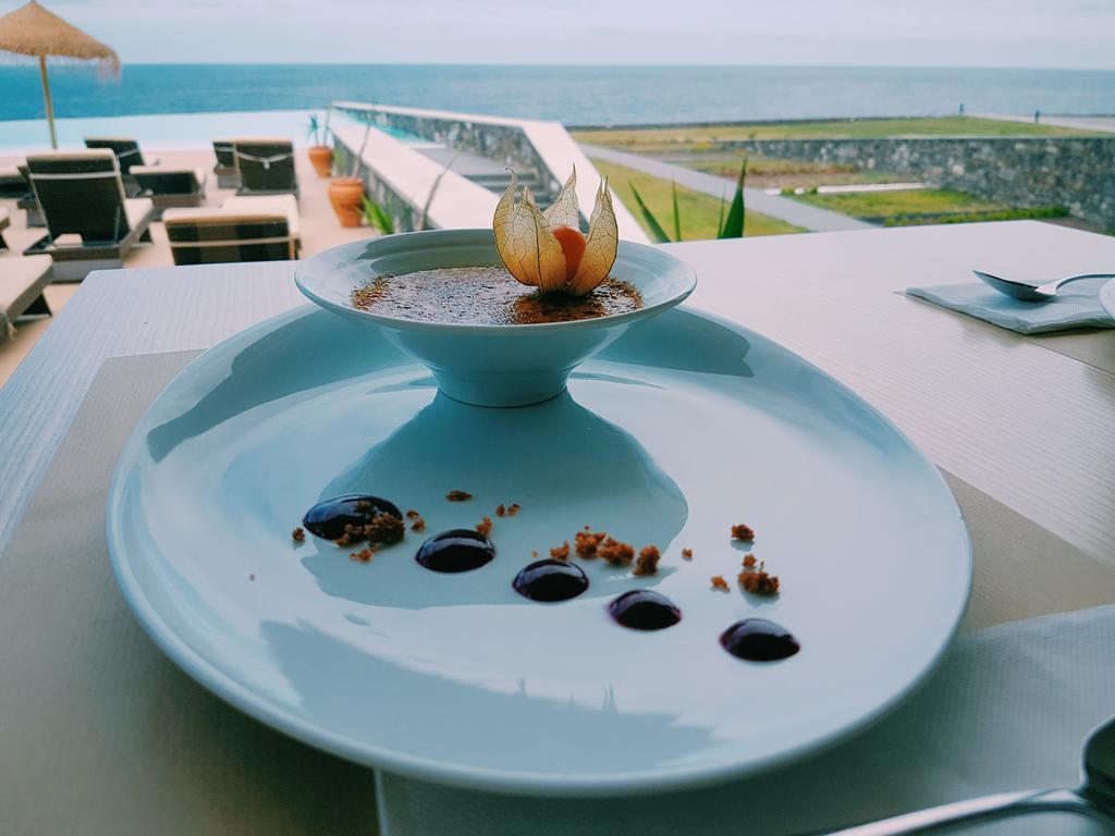 Pedras Do Mar Resort & Spa Fenais da Luz Bagian luar foto A chocolate dessert