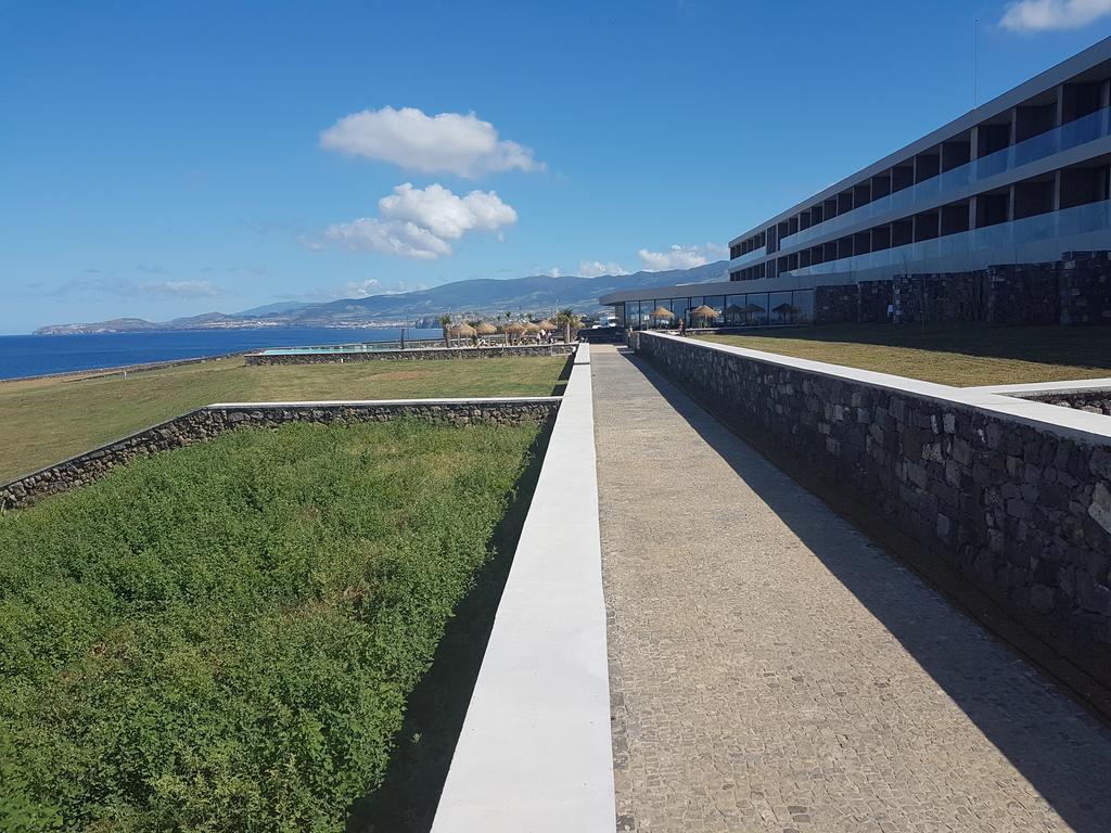 Pedras Do Mar Resort & Spa Fenais da Luz Bagian luar foto The green roof of the hotel