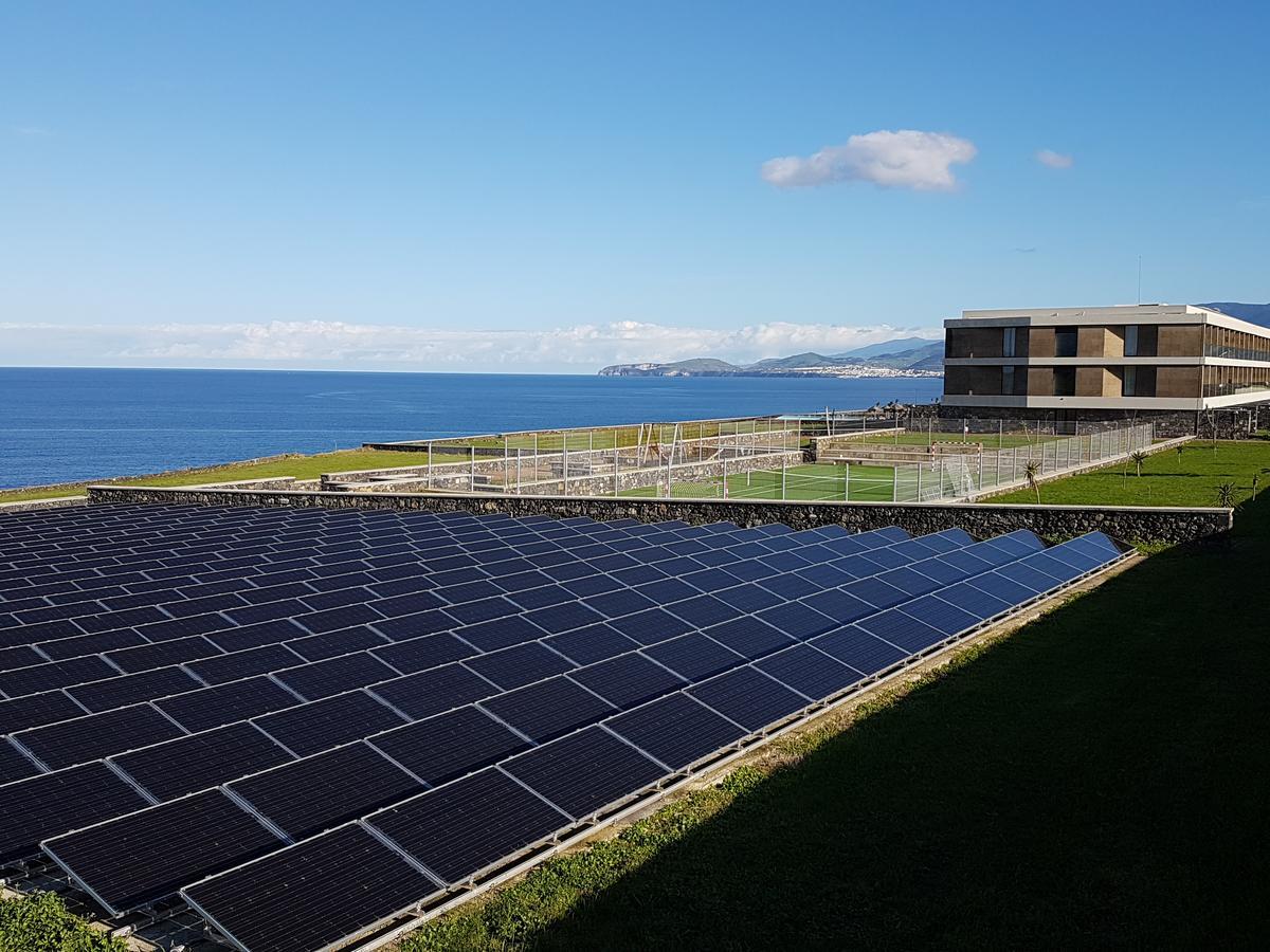 Pedras Do Mar Resort & Spa Fenais da Luz Bagian luar foto Solar panels at the University of Plymouth