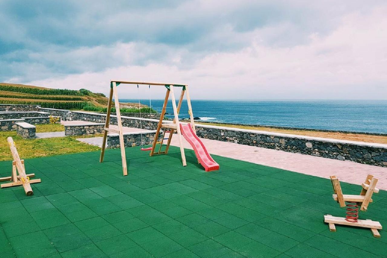 Pedras Do Mar Resort & Spa Fenais da Luz Bagian luar foto Playground with artificial grass
