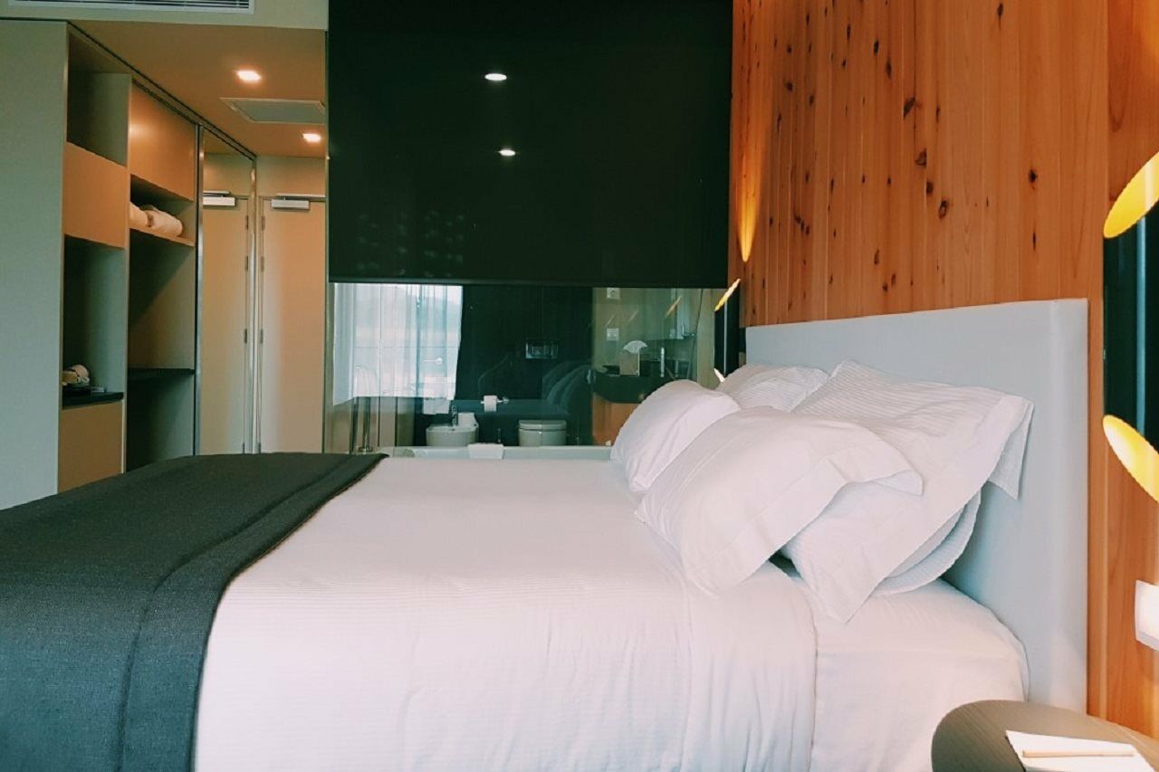 Pedras Do Mar Resort & Spa Fenais da Luz Bagian luar foto A bedroom in the hotel