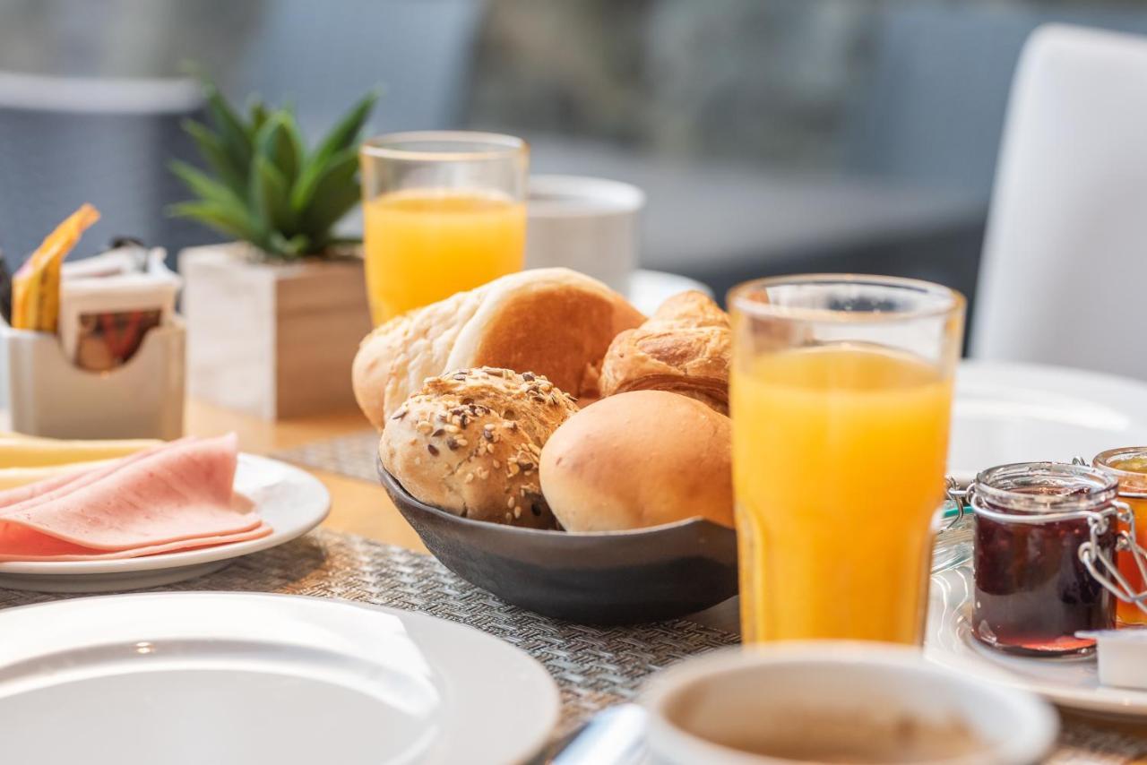 Pedras Do Mar Resort & Spa Fenais da Luz Bagian luar foto A continental breakfast