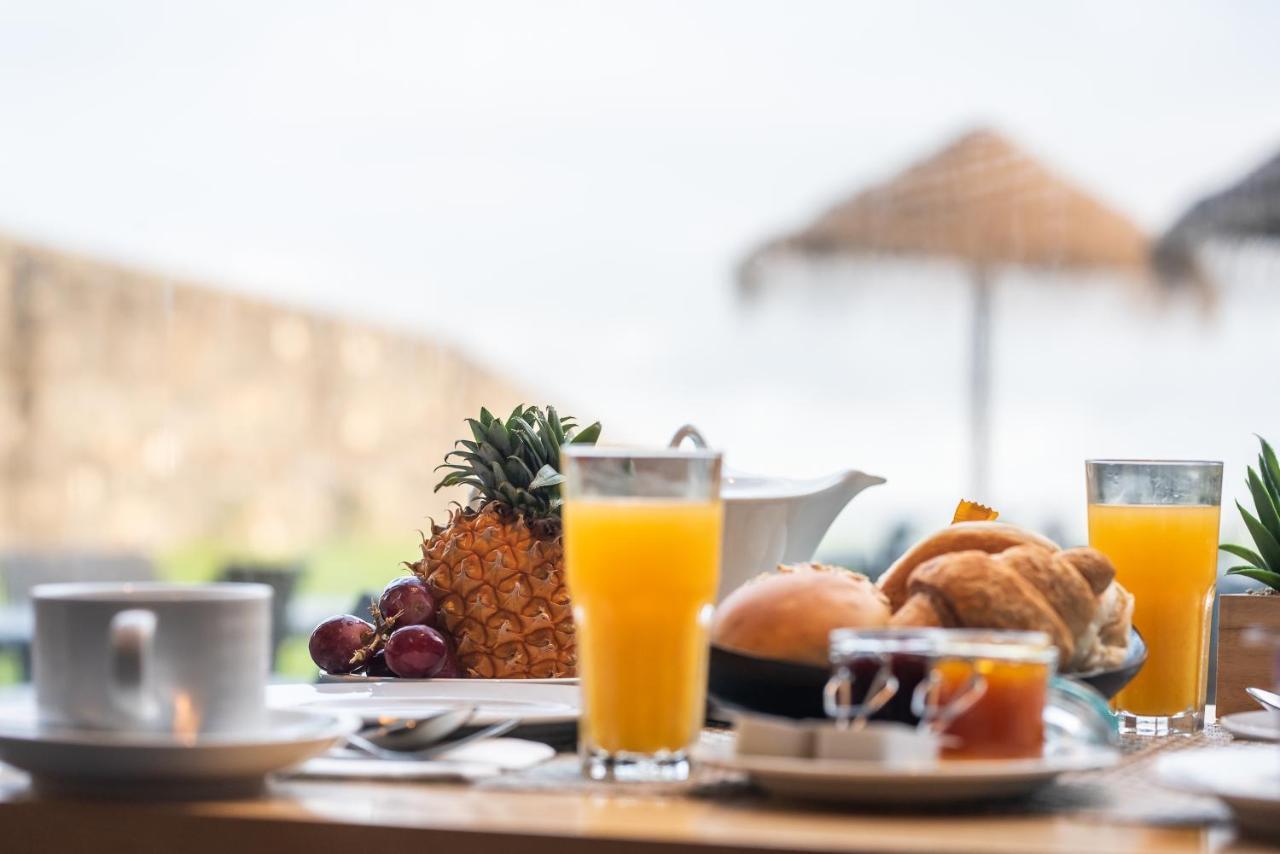 Pedras Do Mar Resort & Spa Fenais da Luz Bagian luar foto Breakfast